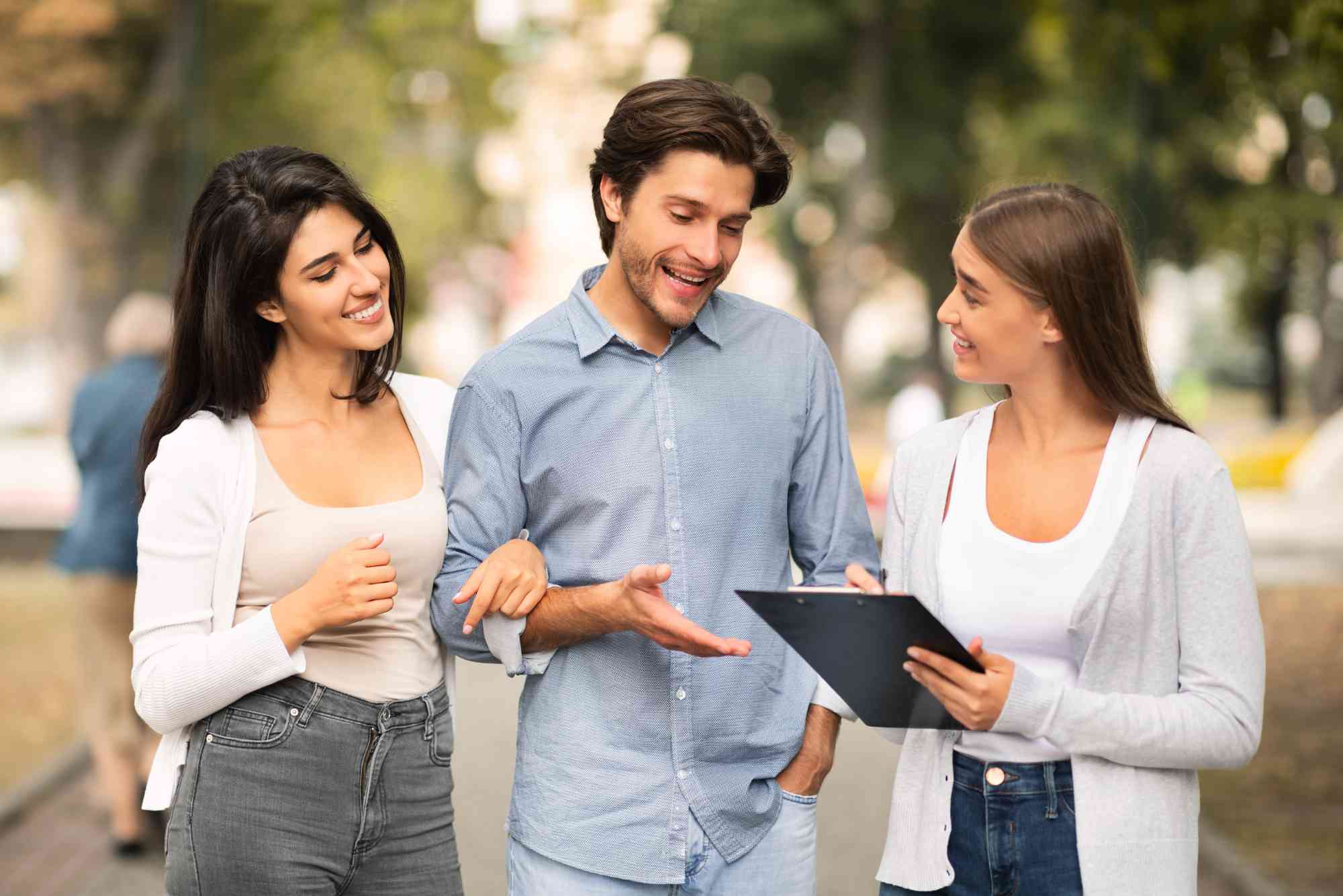 Socialization Meaning in Urdu